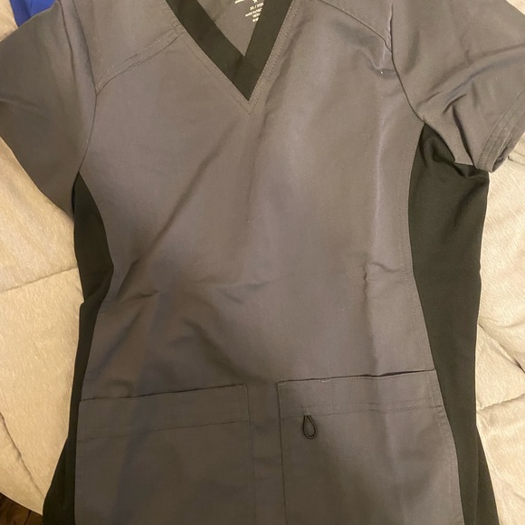 lot of scrub tops - Picture 2 of 8